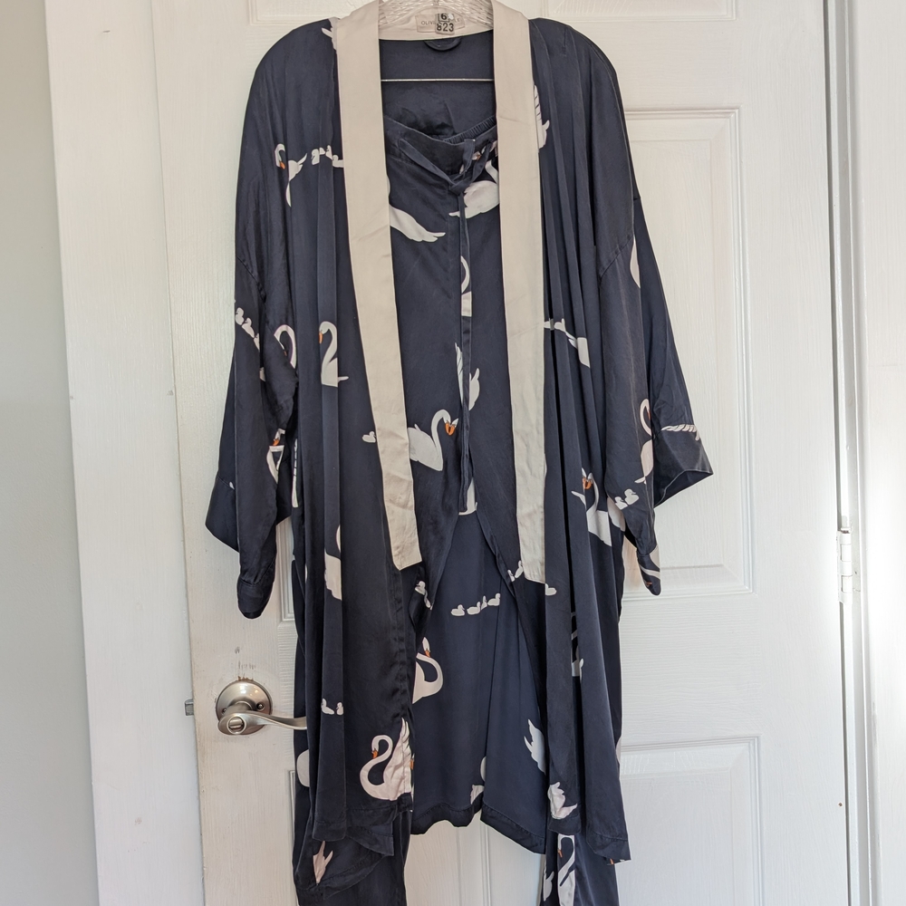 Olivia von Halle Lila Duet Swan Silk Pajama Set With Robe, Navy, SZ S/OS - Picture 11 of 16